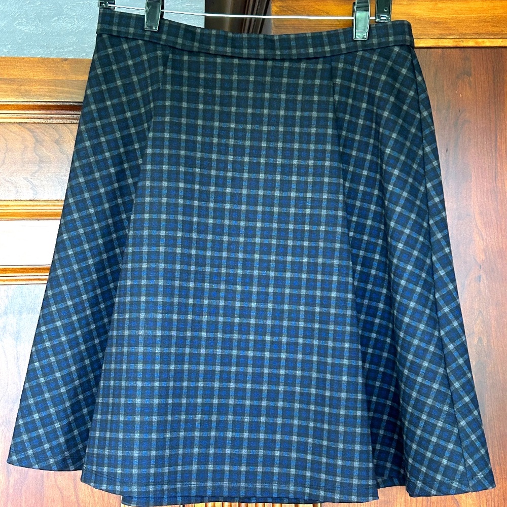 Max Studio Black, Charcoal, Blue Color Skirt, A Line, Size M, Two Pleats Front